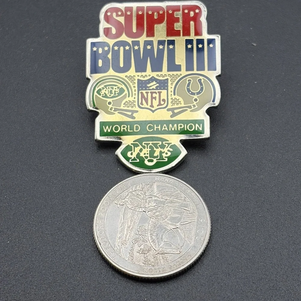 Super Bowl III New York Jets Indianapolis Colts NFL Football Lapel Hat Pin‎